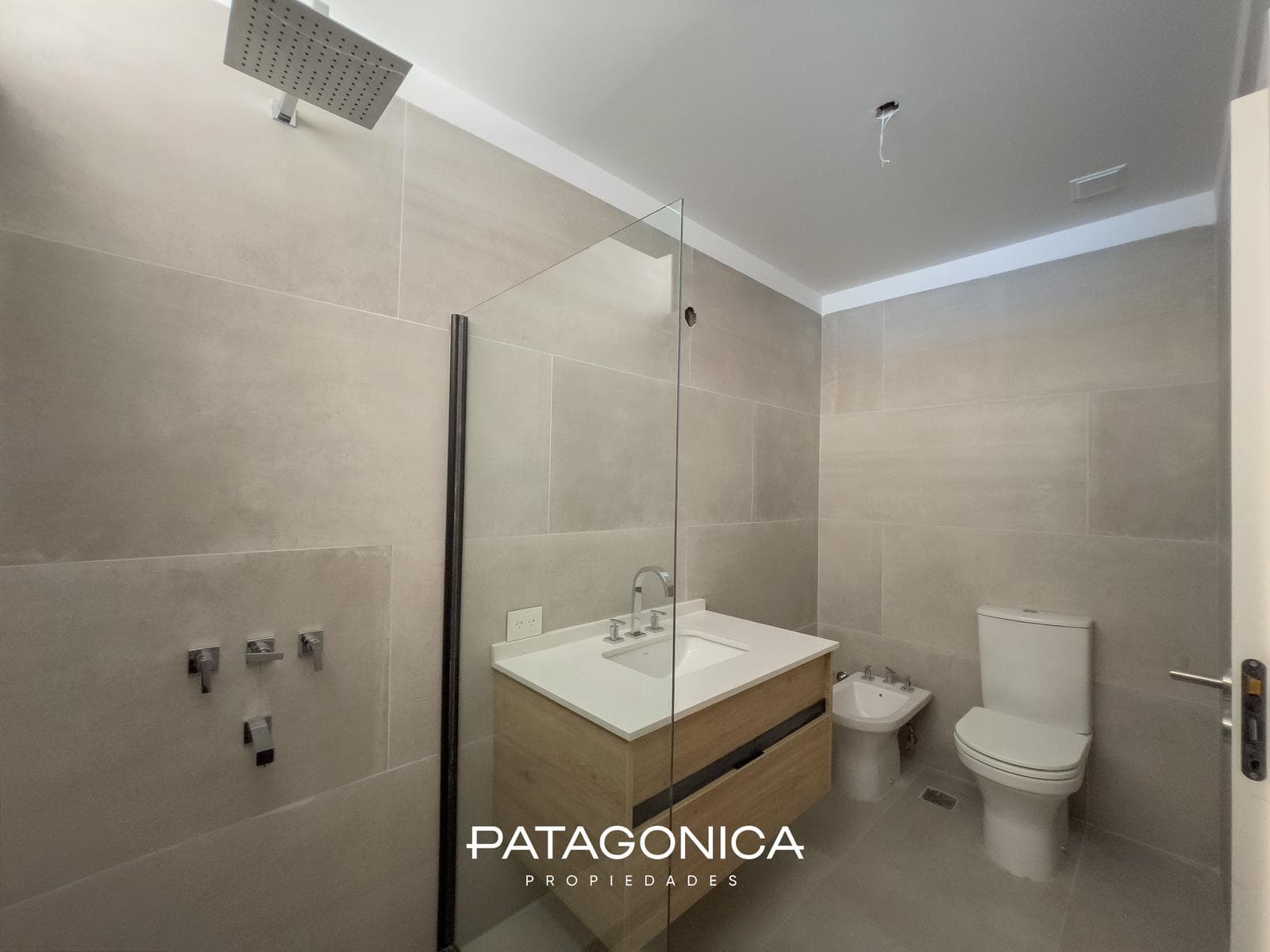 Premium 51-square-meter, 2-room apartment on the lakefront
