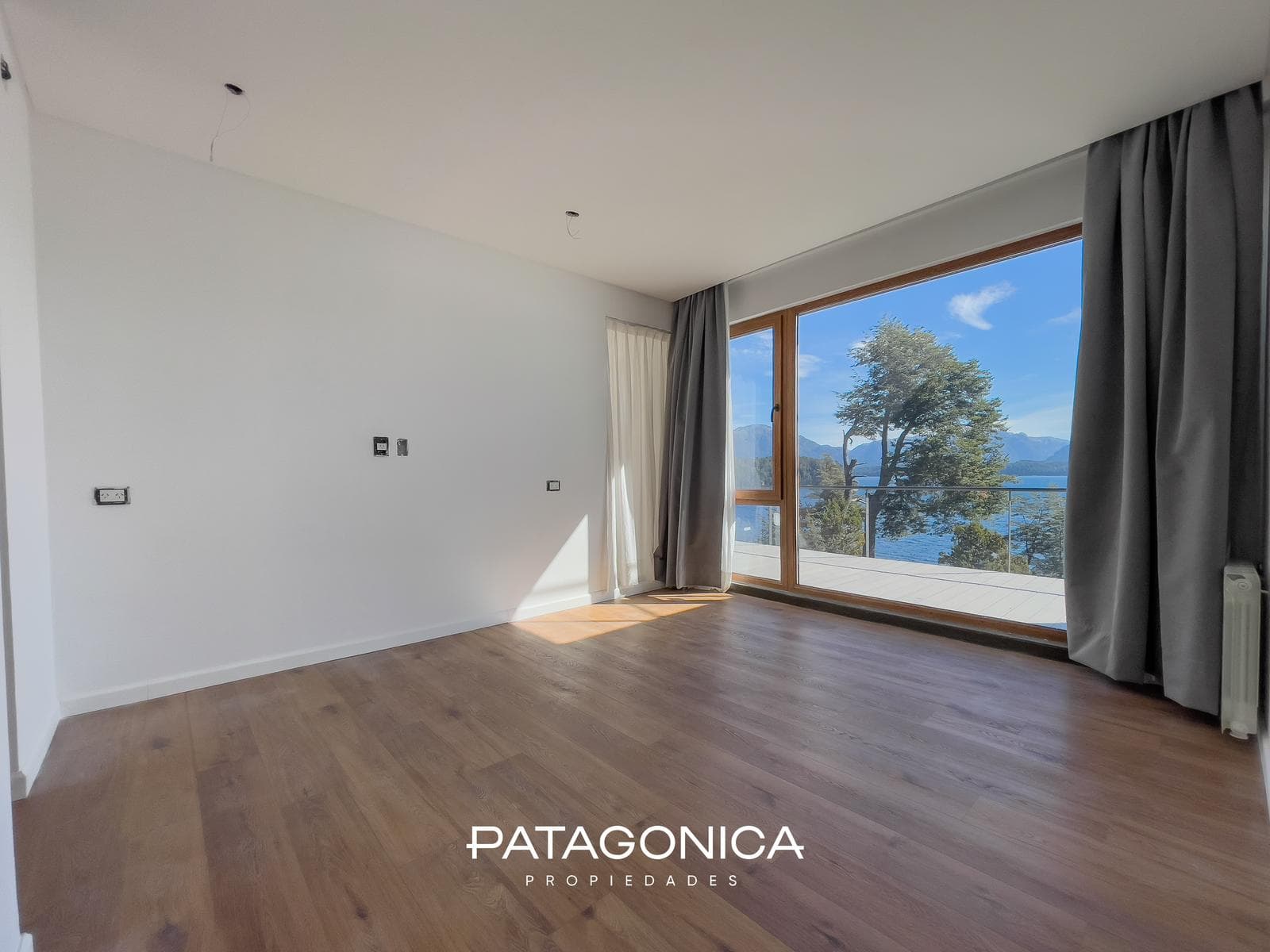 Premium 51-square-meter, 2-room apartment on the lakefront