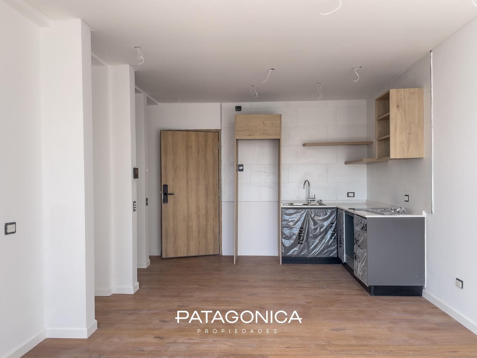 Premium 51-square-meter, 2-room apartment on the lakefront