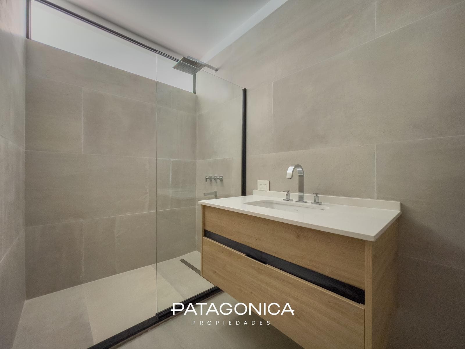 Premium 51-square-meter, 2-room apartment on the lakefront