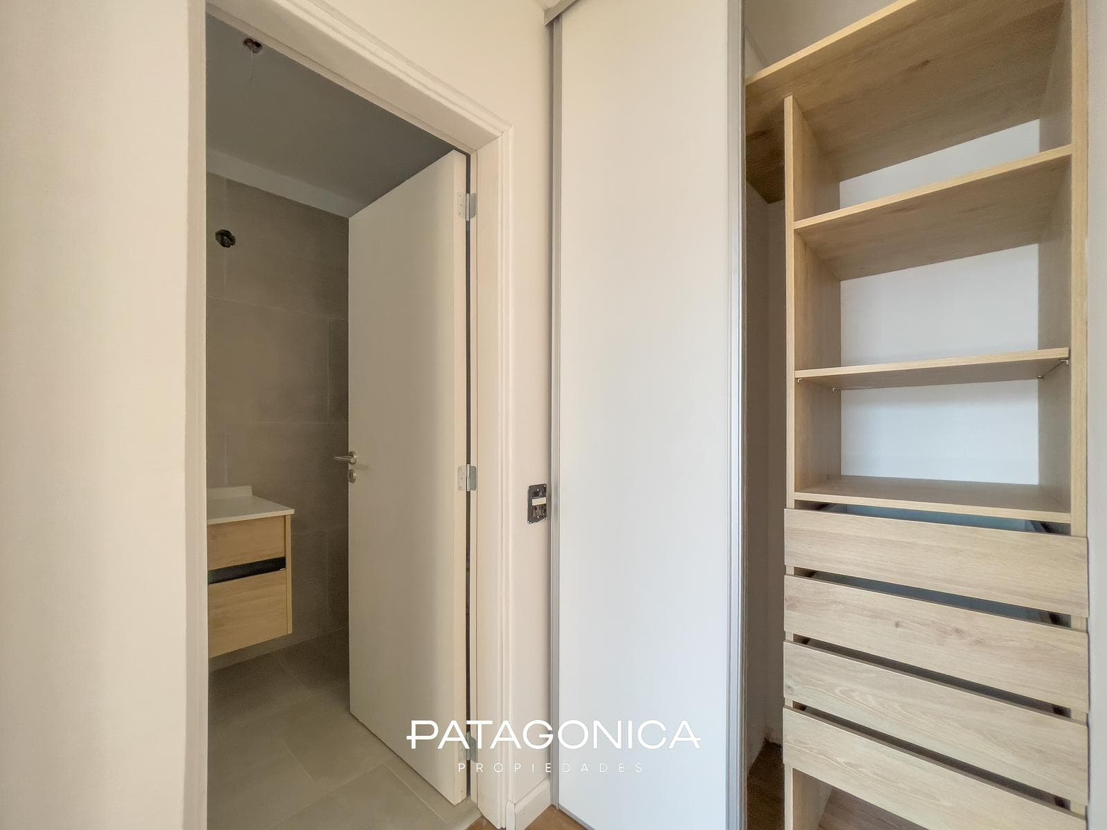 Premium 51-square-meter, 2-room apartment on the lakefront