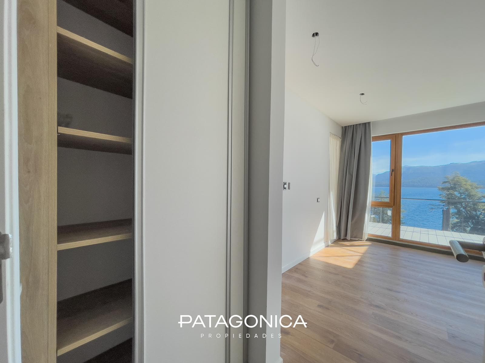 Premium 51-square-meter, 2-room apartment on the lakefront