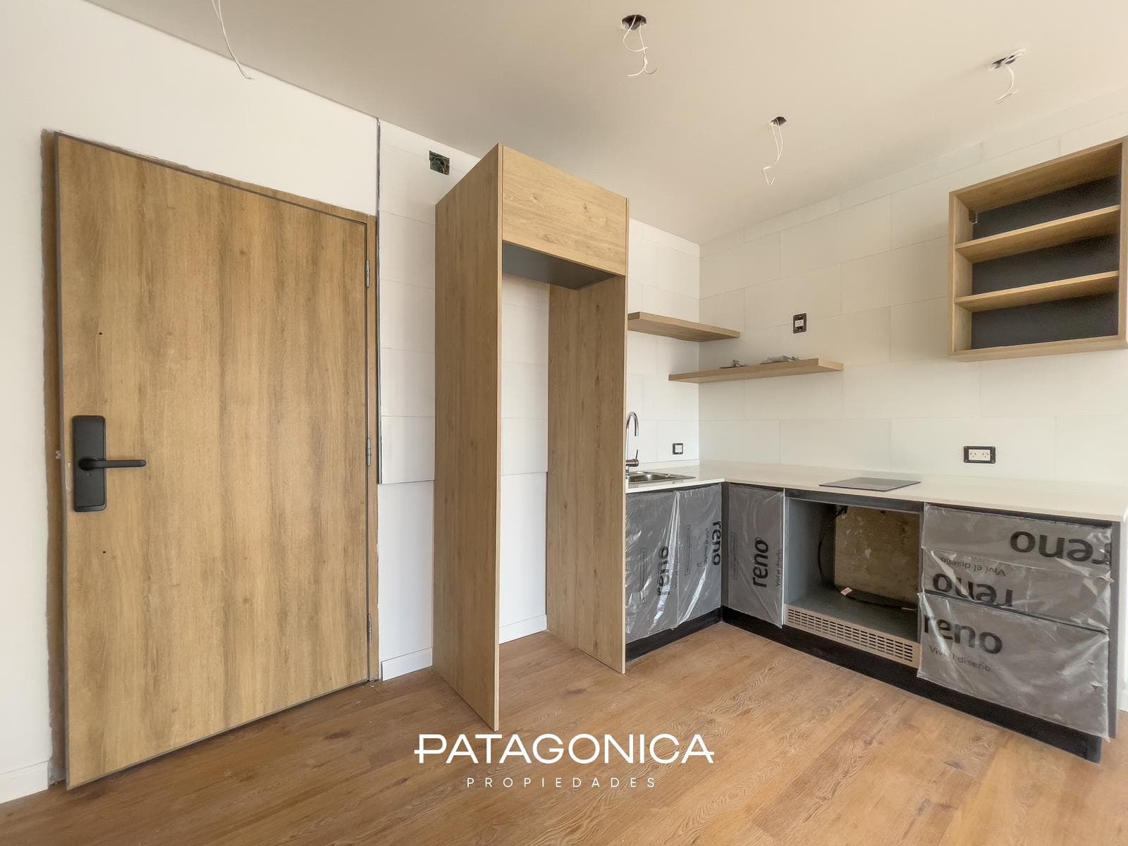 Premium 51-square-meter, 2-room apartment on the lakefront