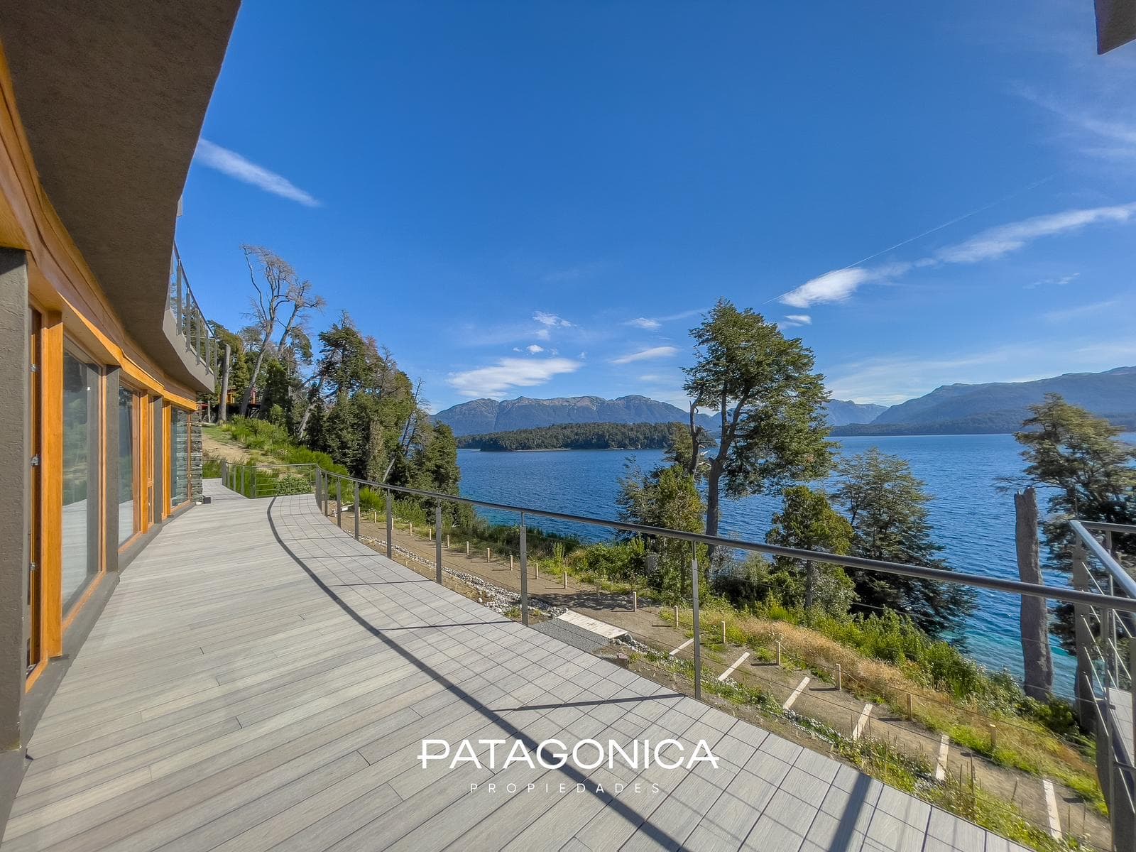 Premium 51-square-meter, 2-room apartment on the lakefront