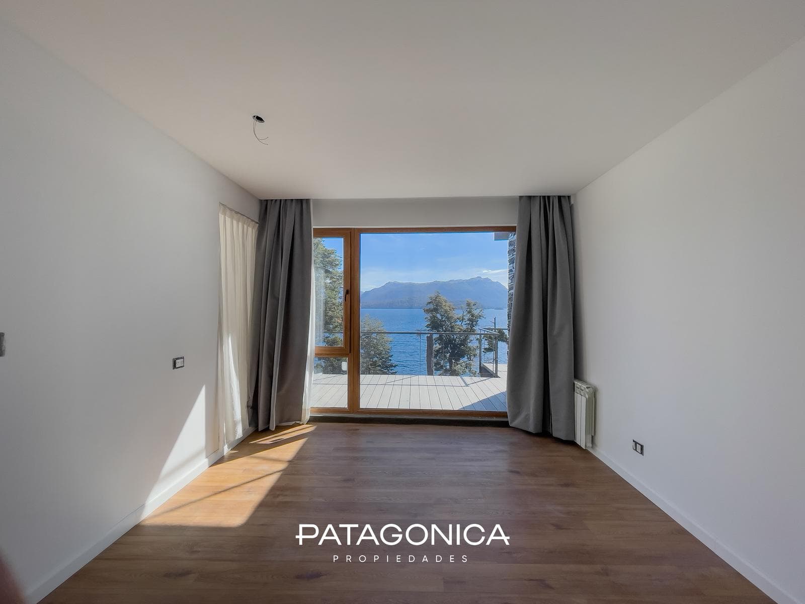Premium 51-square-meter, 2-room apartment on the lakefront
