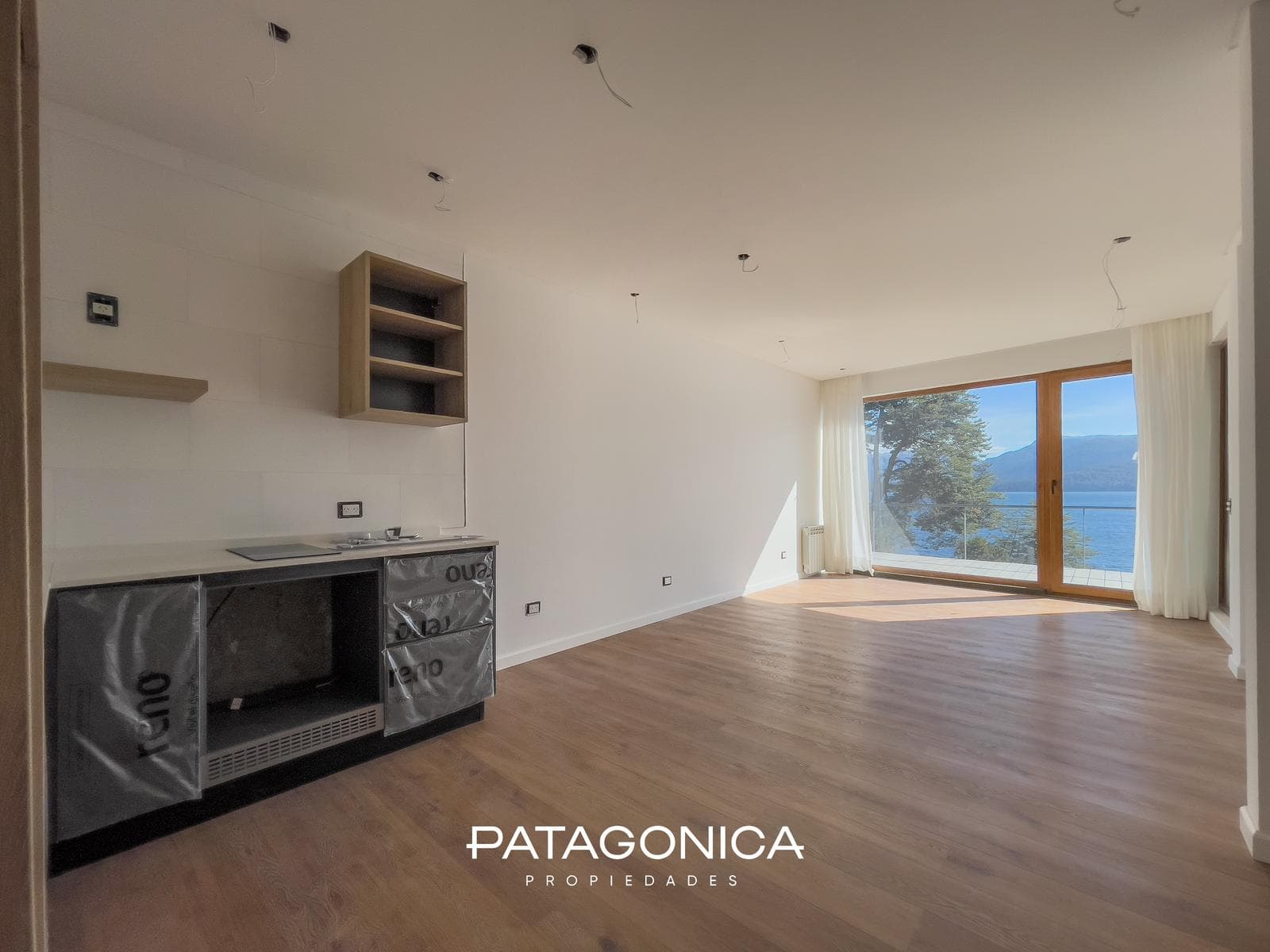 Premium 51-square-meter, 2-room apartment on the lakefront