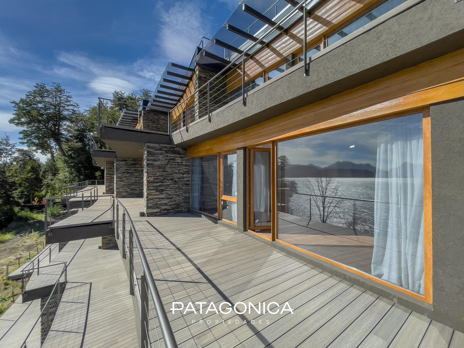 Premium 51-square-meter, 2-room apartment on the lakefront