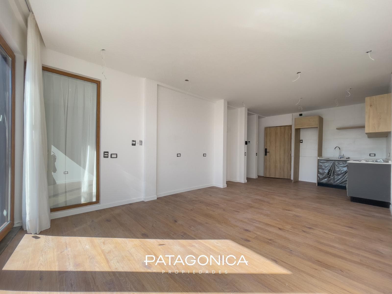 Premium 51-square-meter, 2-room apartment on the lakefront