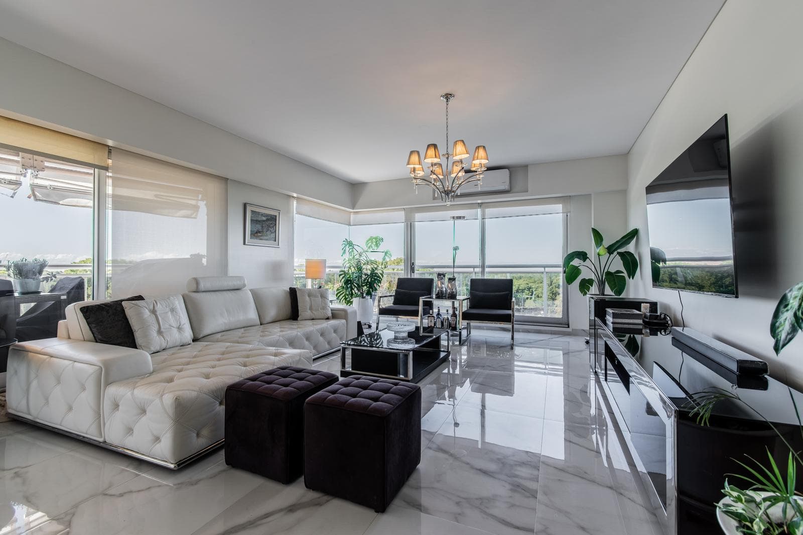 Apartment for sale: 3-room unit with balcony, terrace, maid's quarters, garage, and storage room, Puerto Madero