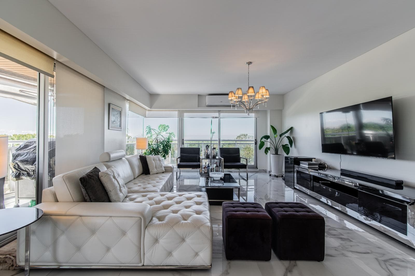 3-room apartment with a balcony/terrace, guest quarters, garage, and storage room, Puerto Madero