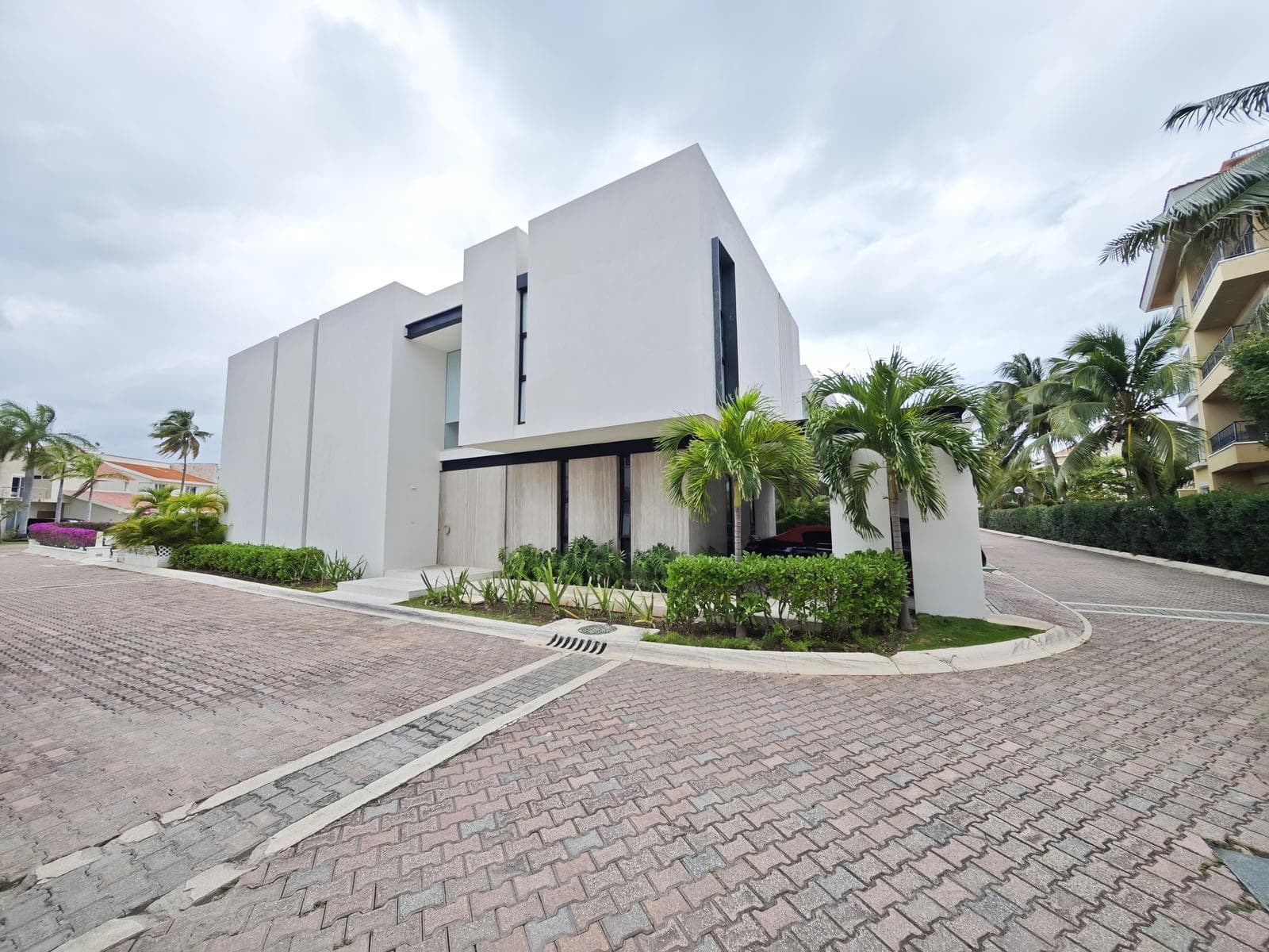 House for Sale/Rent, 3 Bedrooms, 2 TV Rooms, Rooftop, Isla Dorada, Hotel Zone, Cancún