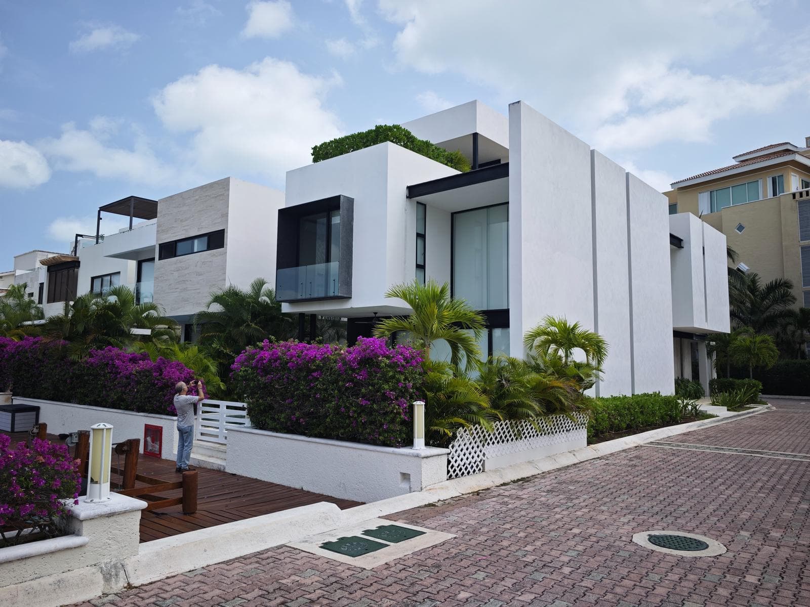 House for Sale/Rent, 3 Bedrooms, 2 TV Rooms, Rooftop, Isla Dorada, Hotel Zone, Cancún