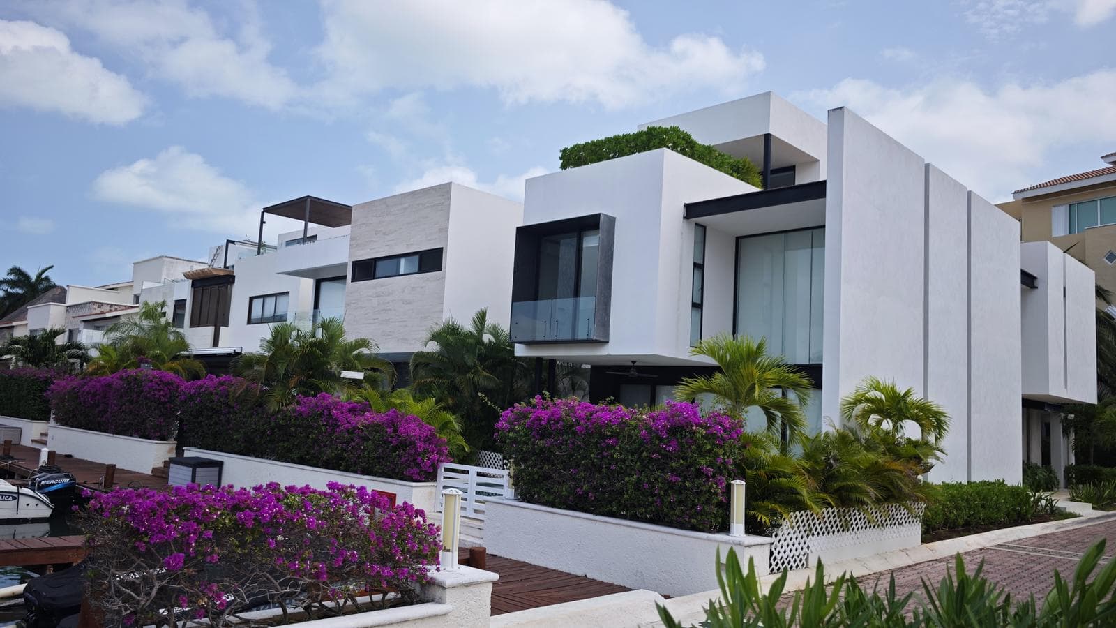 House for Sale/Rent, 3 Bedrooms, 2 TV Rooms, Rooftop, Isla Dorada, Hotel Zone, Cancún