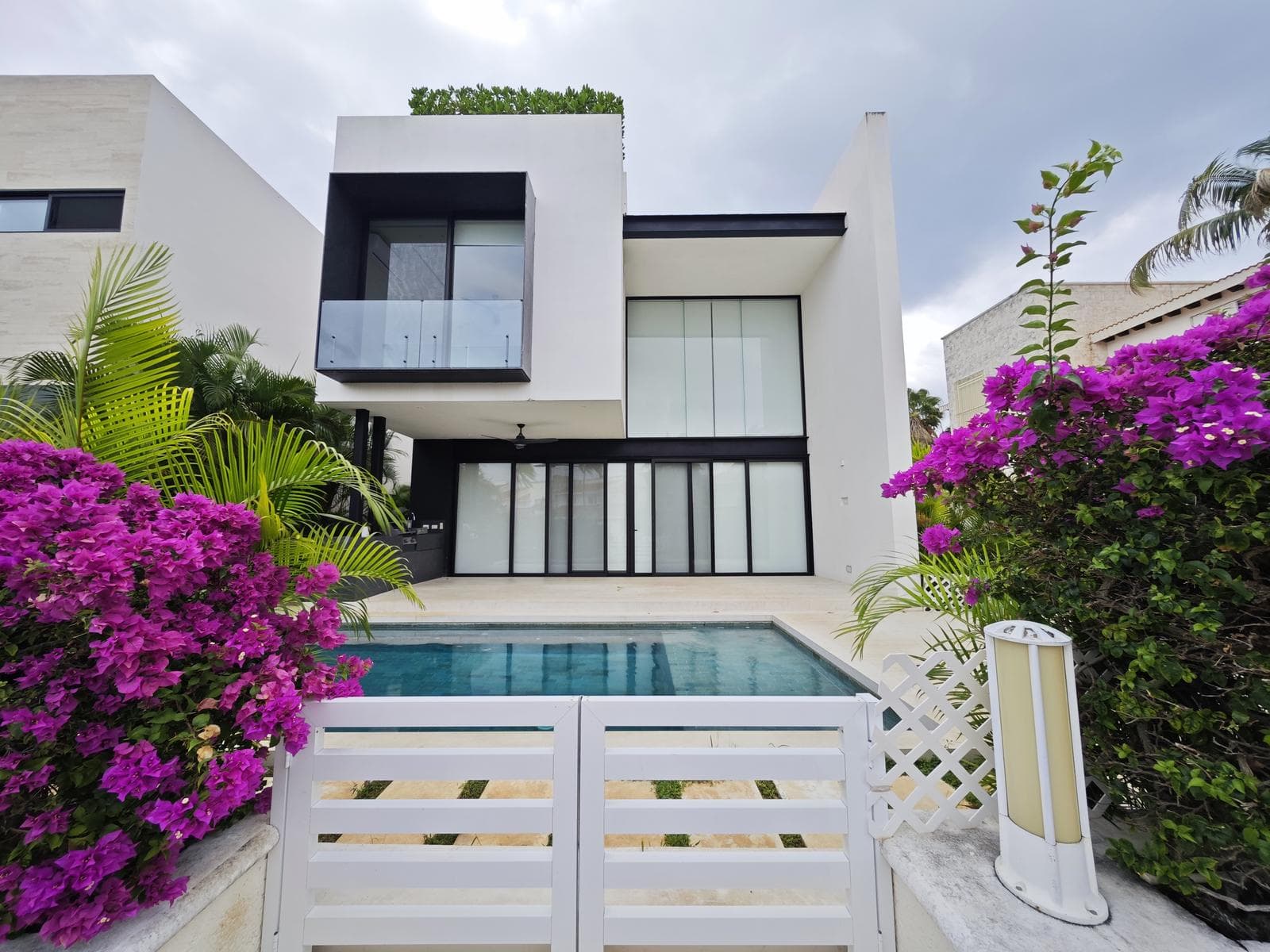 House for Sale/Rent, 3 Bedrooms, 2 TV Rooms, Rooftop, Isla Dorada, Hotel Zone, Cancún