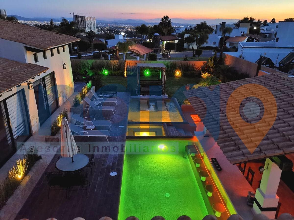 Single-Story House for Sale in Balcones de Juriquilla with a Pool