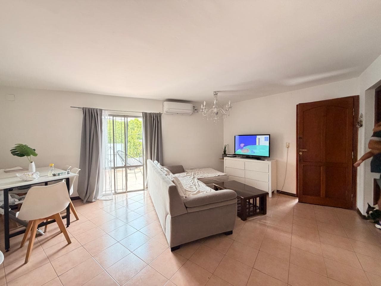 First-floor house for sale—featuring a studio apartment or a separate street-facing commercial space, ideal for renting out