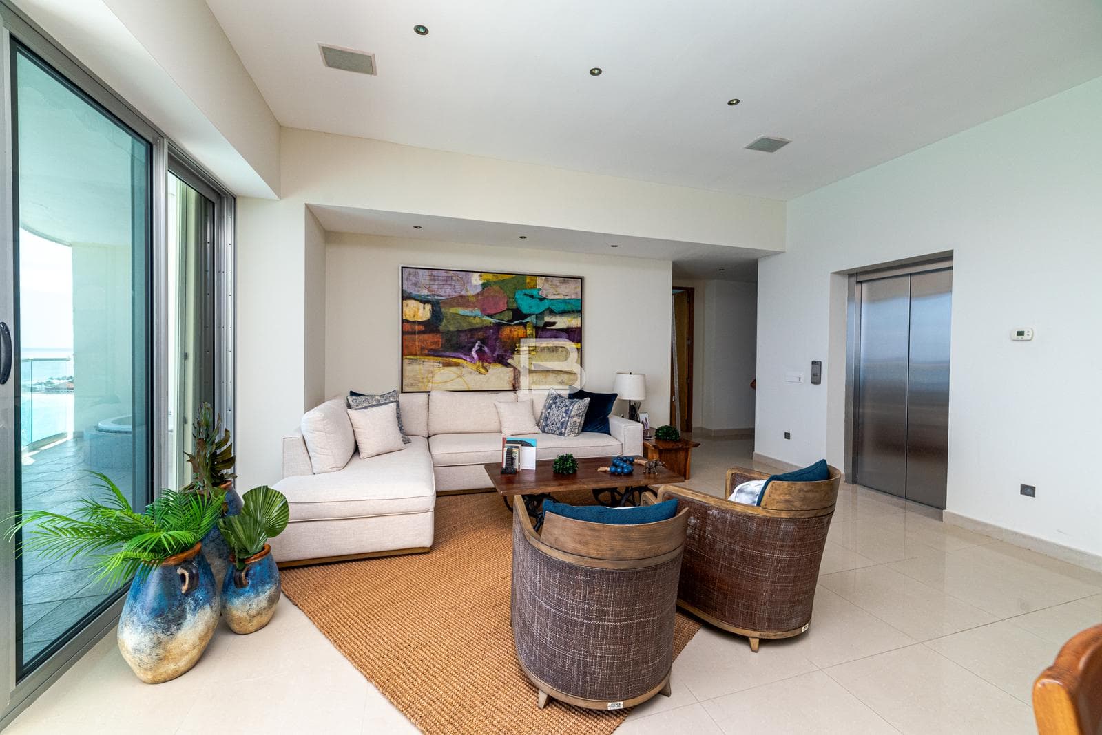 Lahia: Apartment for Rent or Sale on a High Floor