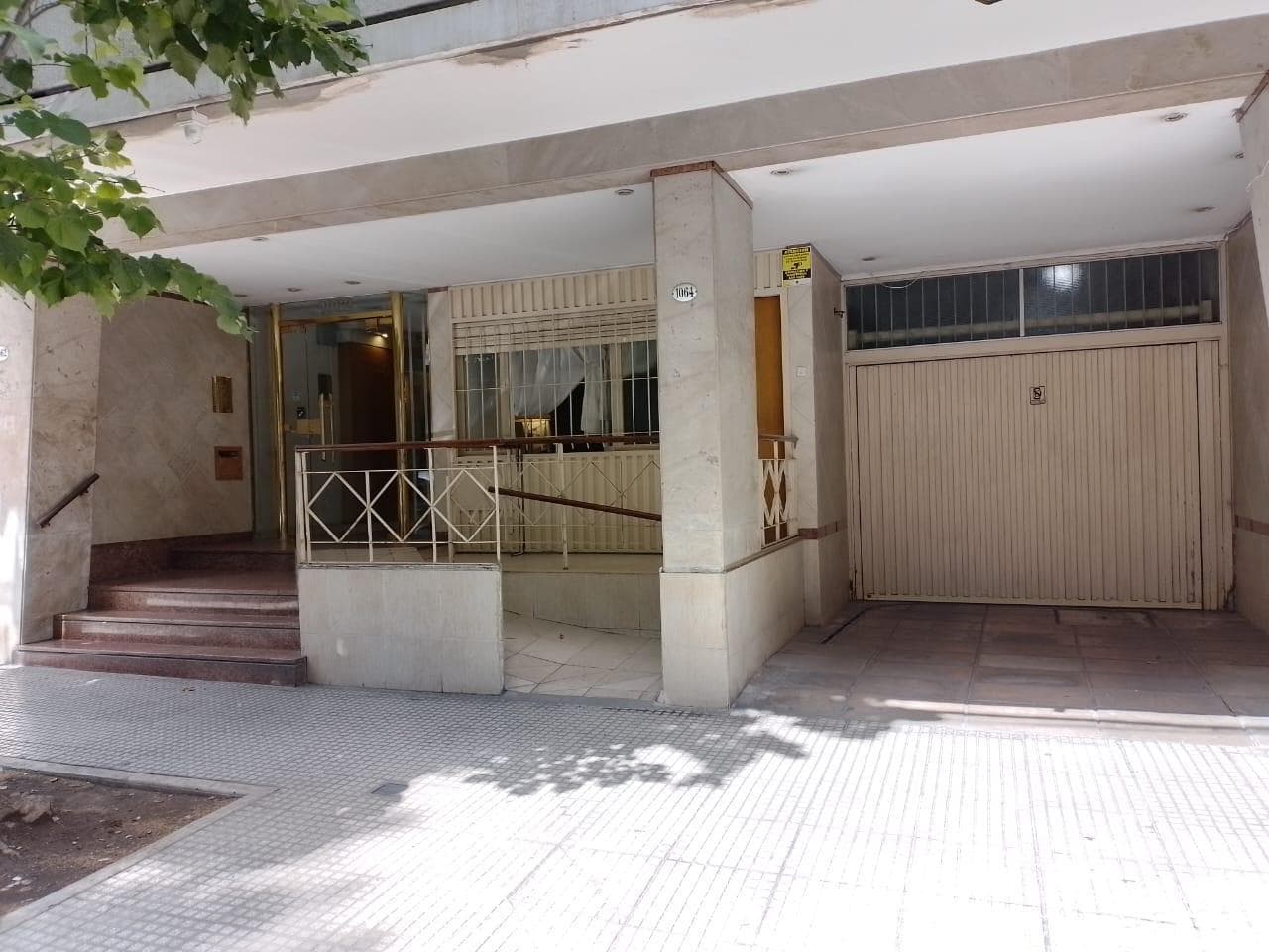 4-room apartment with garage and storage room, 2 blocks from the park, 2 blocks from Subway Line B