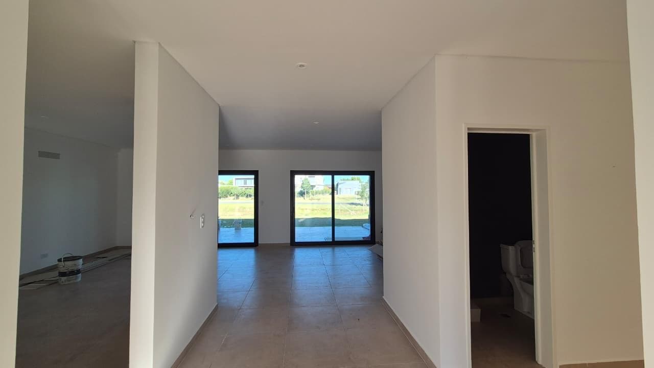 FOR SALE: Brand-new single-story house with 3 bedrooms and a maid's quarters in Canton Islas