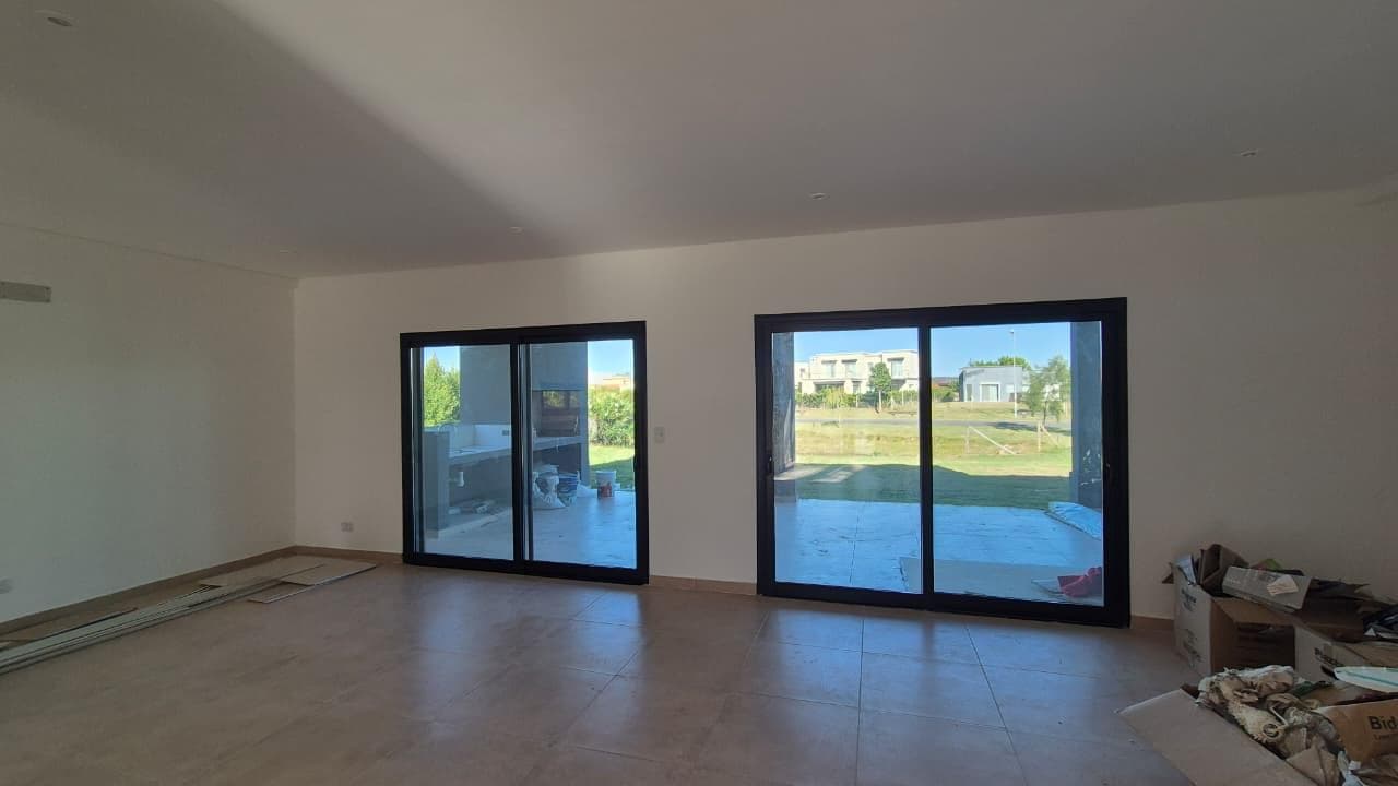 FOR SALE: Brand-new single-story house with 3 bedrooms and a maid's quarters in Canton Islas