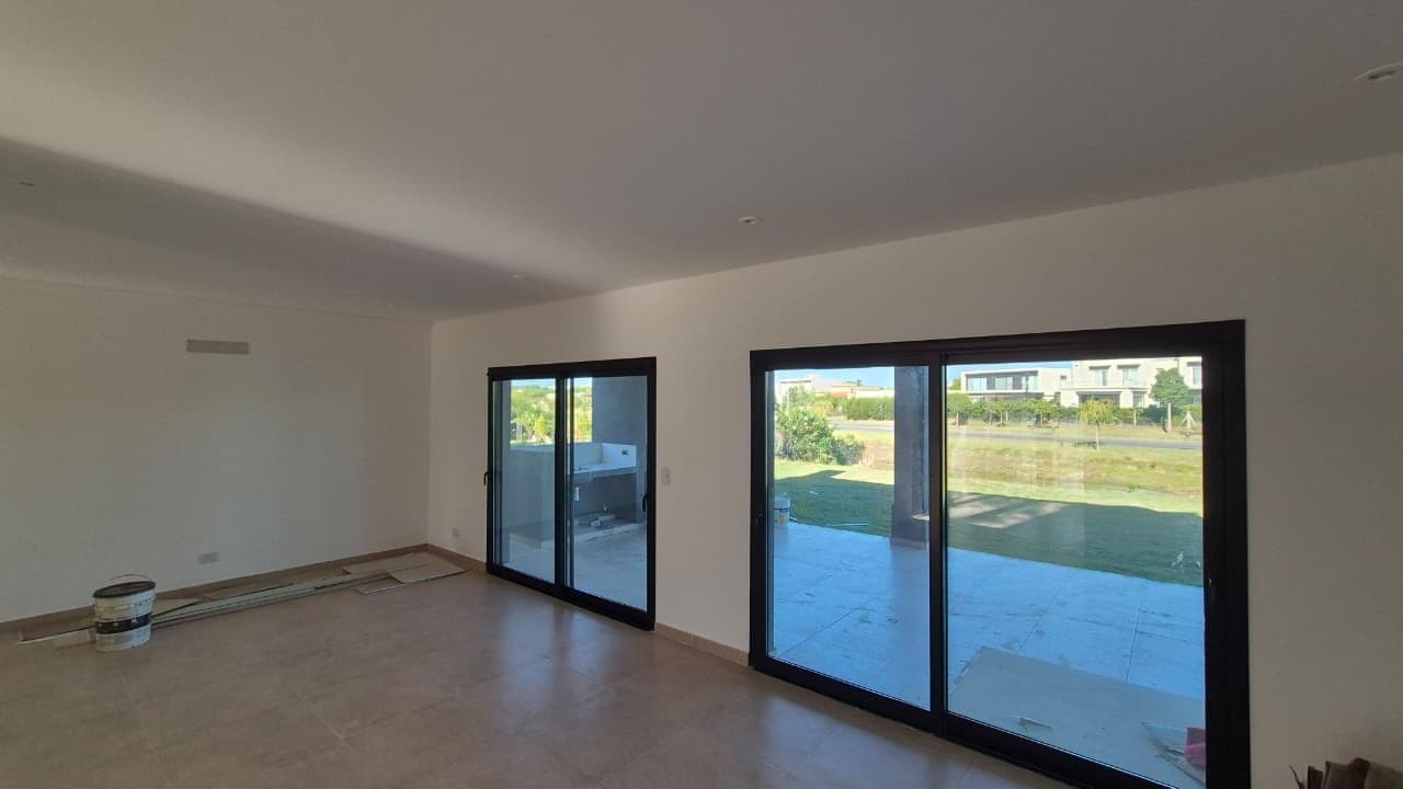 FOR SALE: Brand-new single-story house with 3 bedrooms and a maid's quarters in Canton Islas