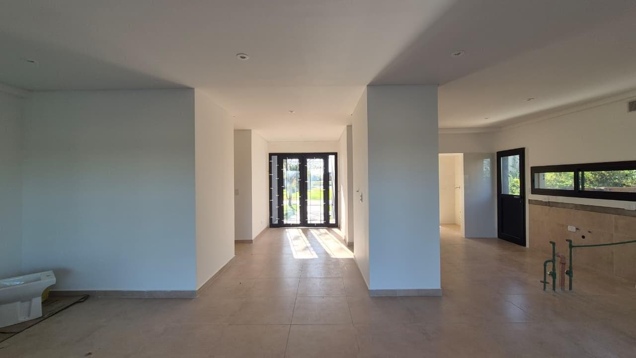 FOR SALE: Brand-new single-story house with 3 bedrooms and a maid's quarters in Canton Islas