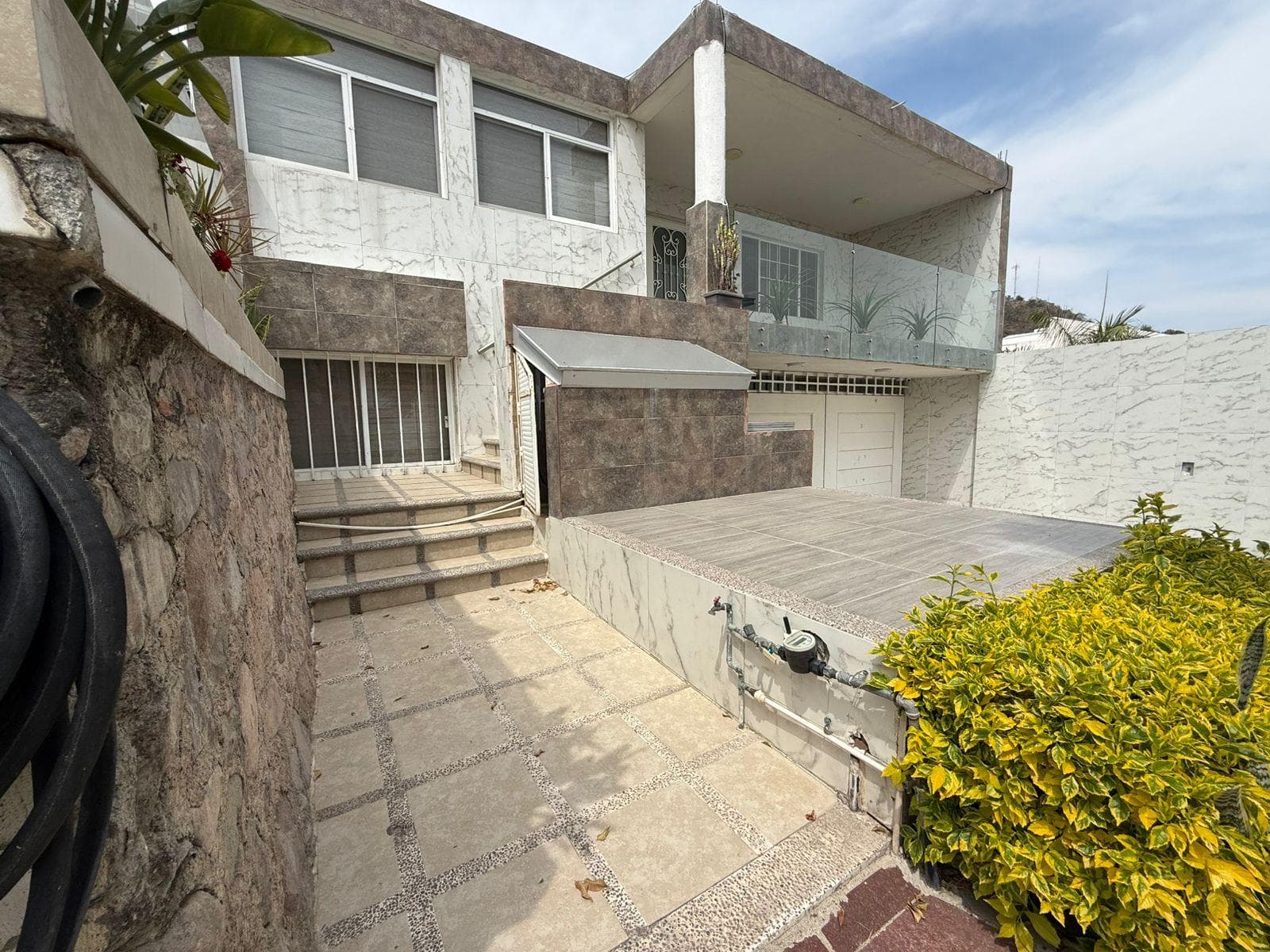 Casa en Bosques del Refugio con recámaras en Planta Baja y preparación para Roof Garden