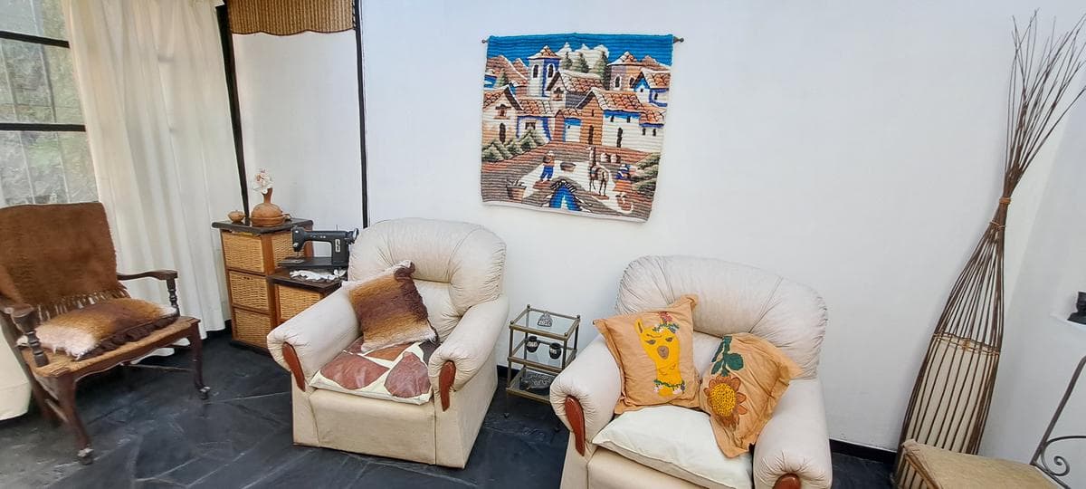 Three-room house for sale in Quilmes Este, with a park, pool, and 2 parking spaces—Down payment and installments!!