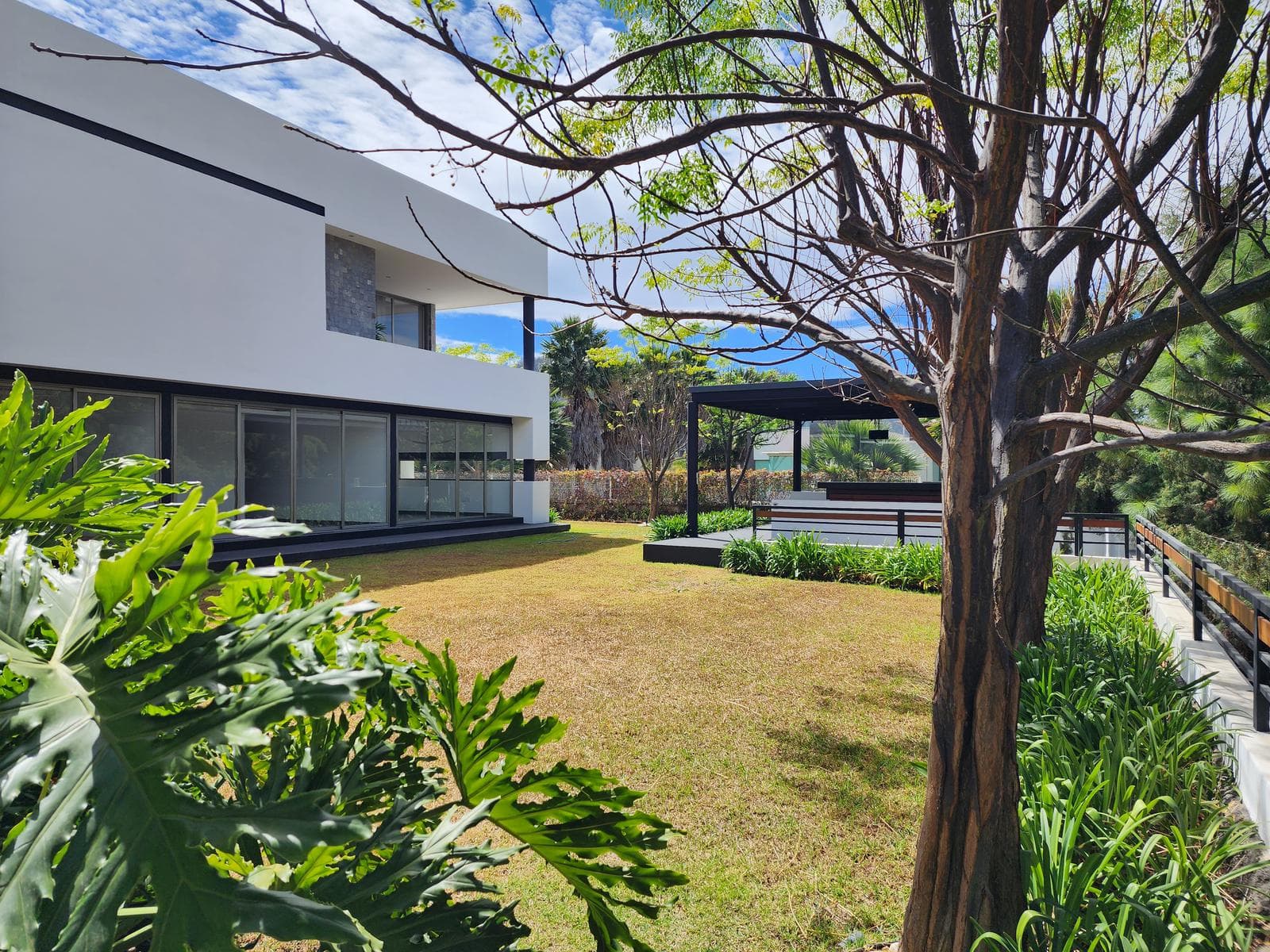 Casa Venta Club de Golf Tres Marías de Primer Nivel a 7 minutos del Centro Comercial Las Américas