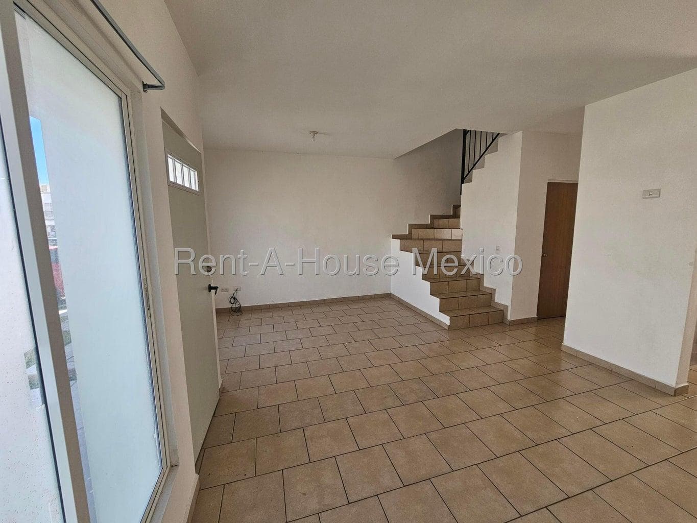 House for Sale in Las Haciendas, Ciudad del Sol, Querétaro, with Dual Security System
