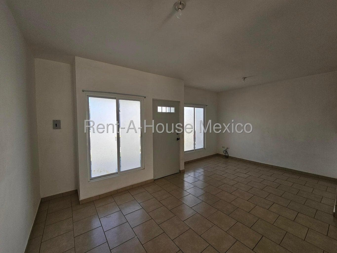 House for Sale in Las Haciendas, Ciudad del Sol, Querétaro, with Dual Security System