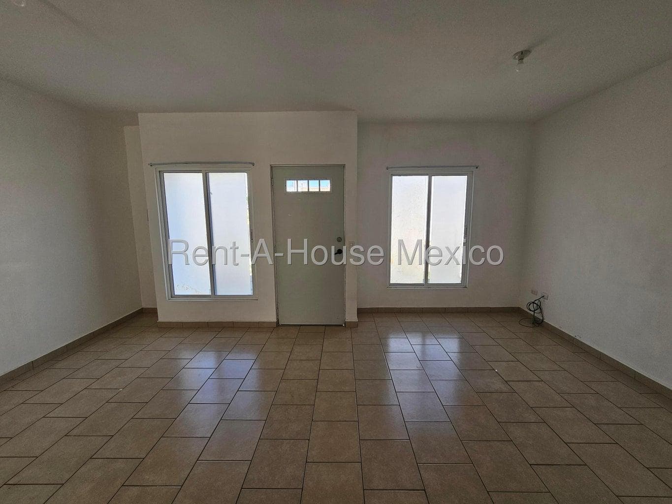 House for Sale in Las Haciendas, Ciudad del Sol, Querétaro, with Dual Security System