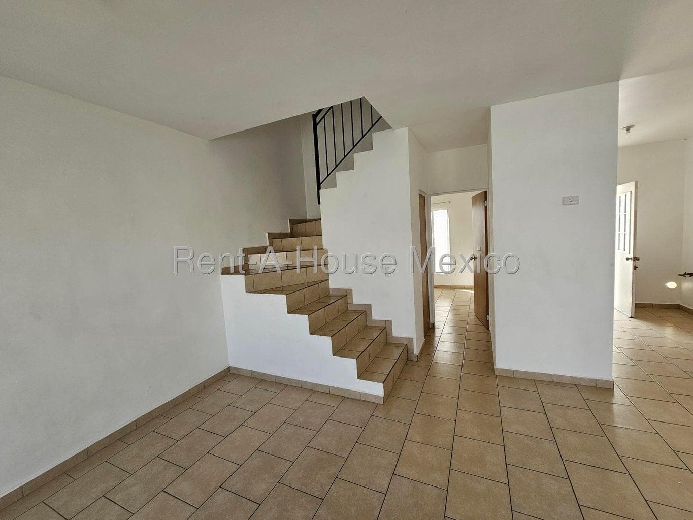House for Sale in Las Haciendas, Ciudad del Sol, Querétaro, with Dual Security System