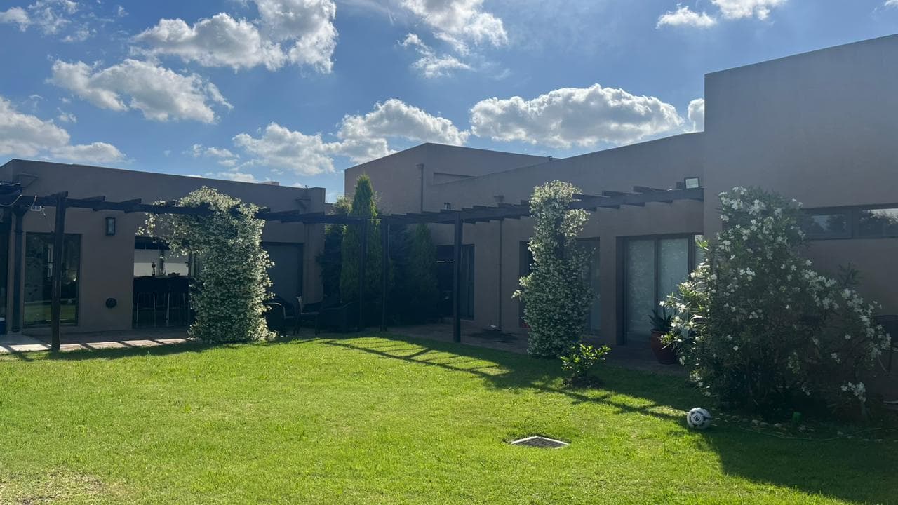 4-ROOM HOUSE FOR SALE IN THE LOS TALAS NEIGHBORHOOD, CANNING