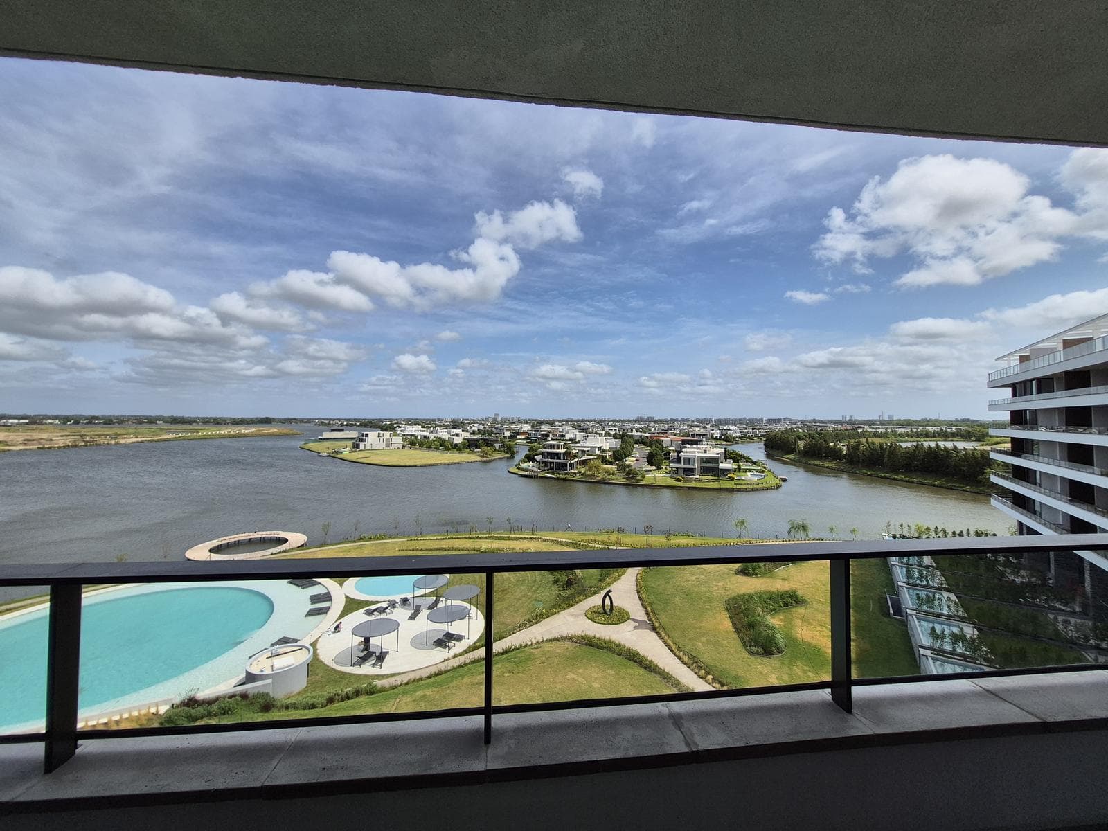 Oceana Nordelta 4-Room Apartment for Rent