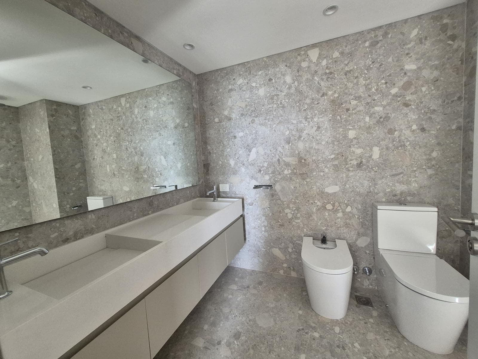 Oceana Nordelta 4-Room Apartment for Rent