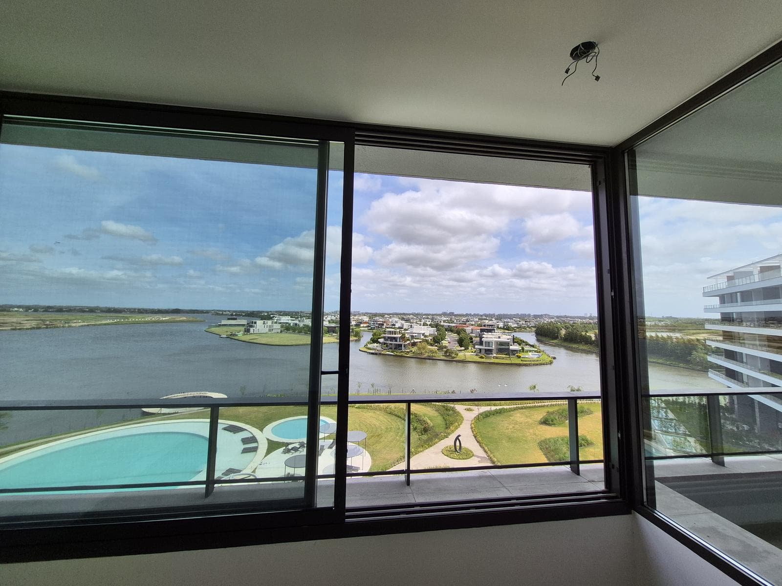 Oceana Nordelta 4-Room Apartment for Rent