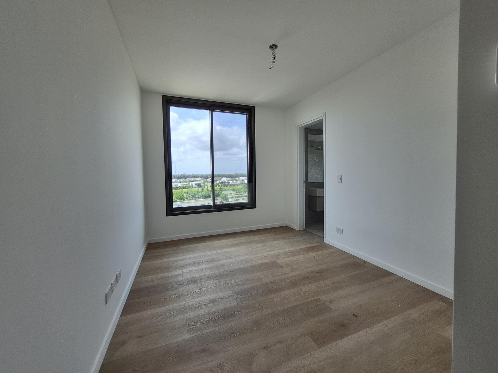 Oceana Nordelta 4-Room Apartment for Rent
