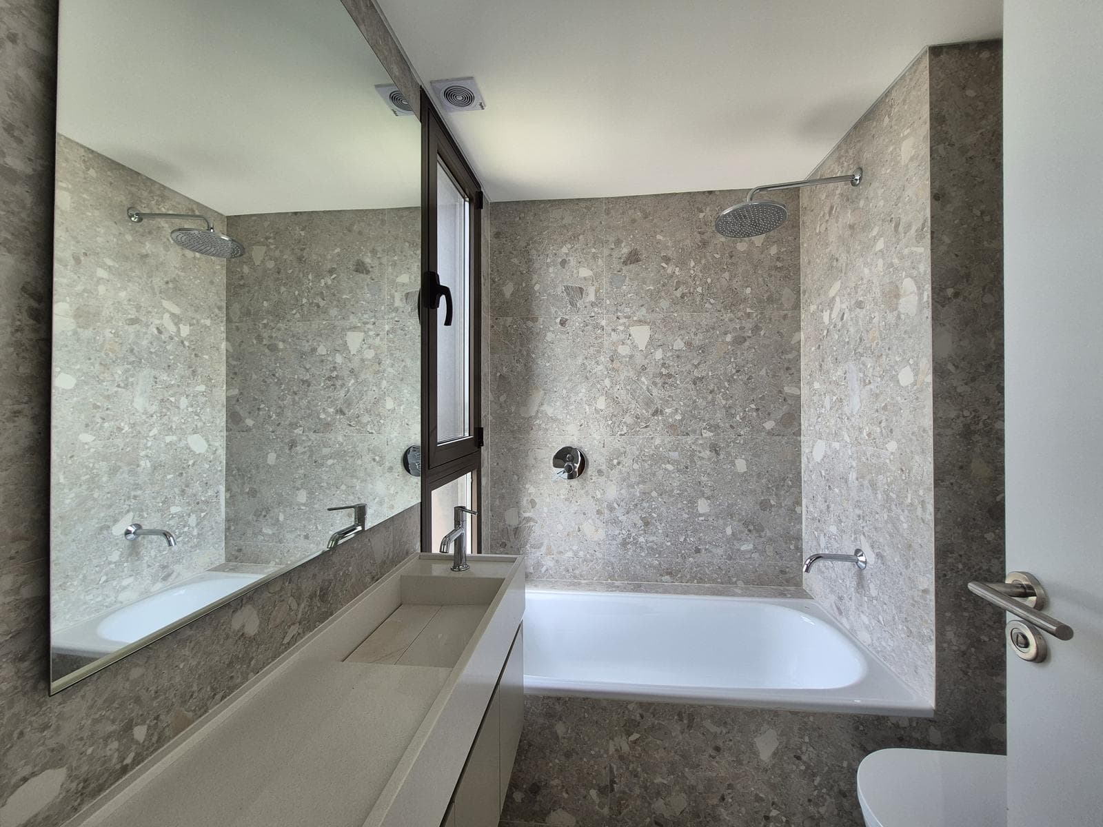 Oceana Nordelta 4-Room Apartment for Rent