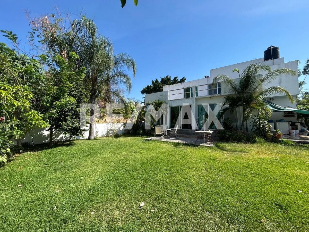 House for Sale in the Lomas de Cocoyoc Subdivision