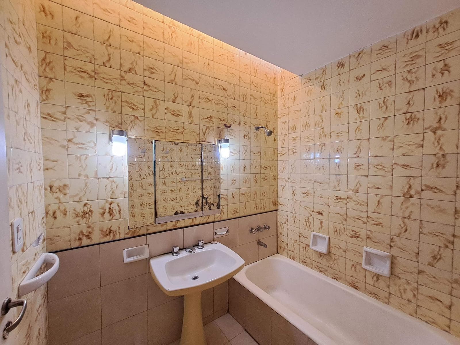 House for Sale - 3 Bedrooms - Qualifies for a Mortgage