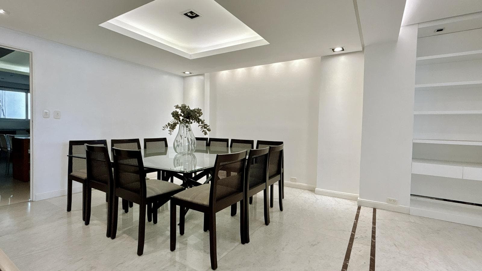 Spacious, Fully Renovated Apartment with Garage – 6 Rooms - Plaza Las Heras