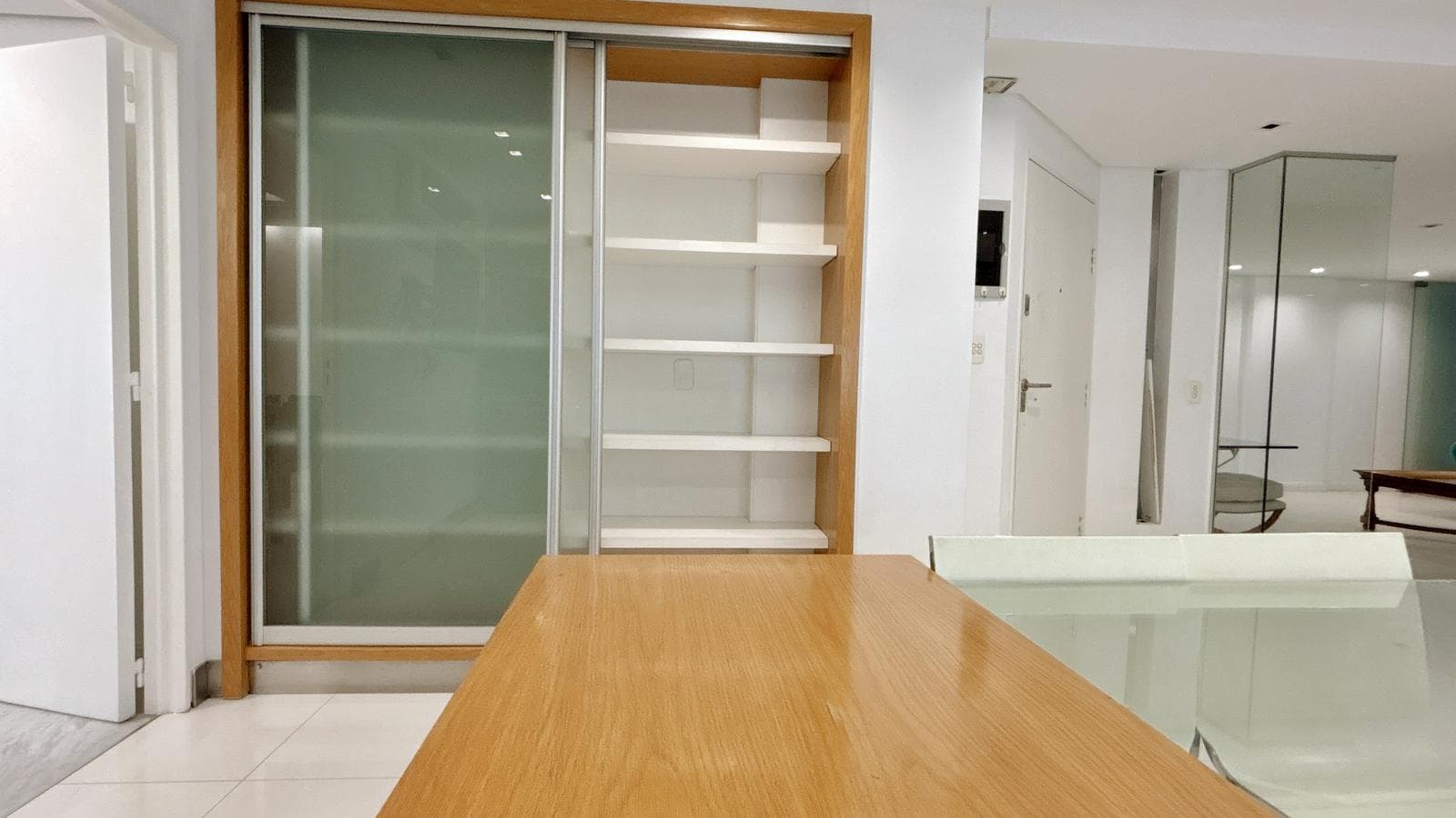 Spacious, Fully Renovated Apartment with Garage – 6 Rooms - Plaza Las Heras