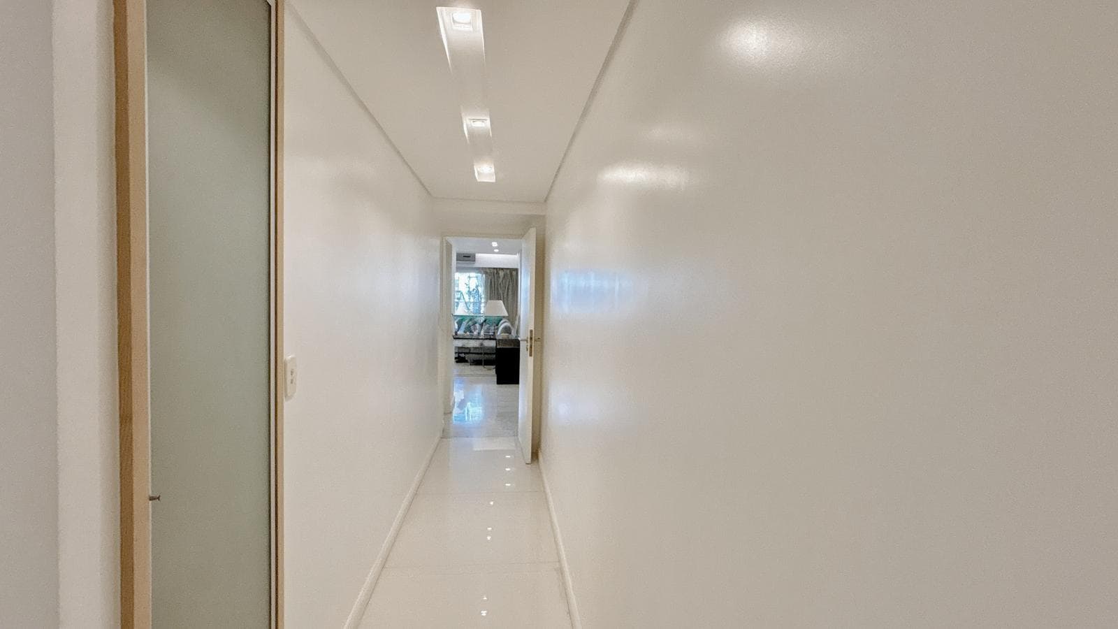 Spacious, Fully Renovated Apartment with Garage – 6 Rooms - Plaza Las Heras