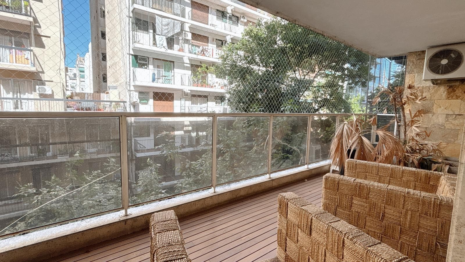 Spacious, Fully Renovated Apartment with Garage – 6 Rooms - Plaza Las Heras