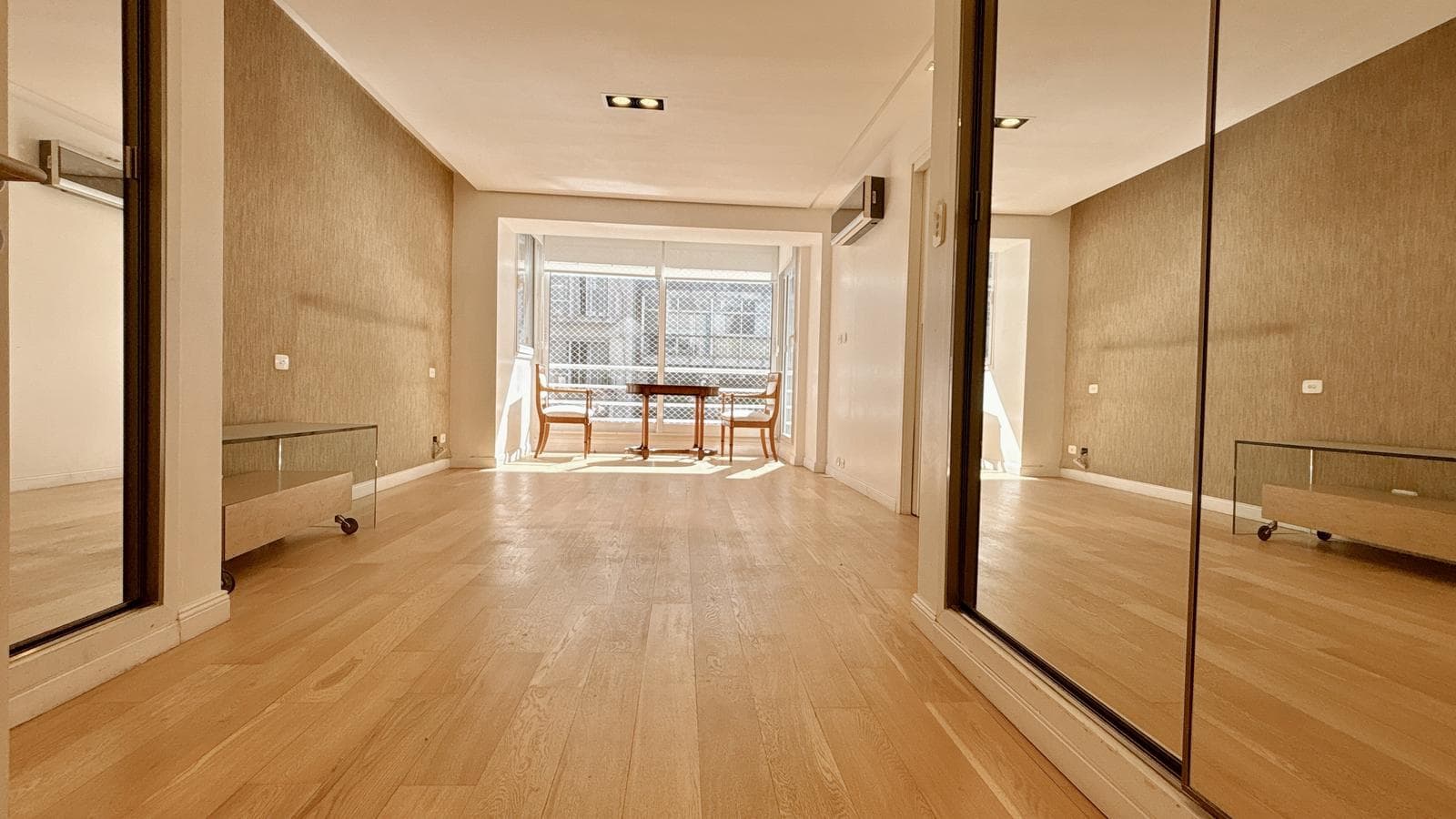 Spacious, Fully Renovated Apartment with Garage – 6 Rooms - Plaza Las Heras