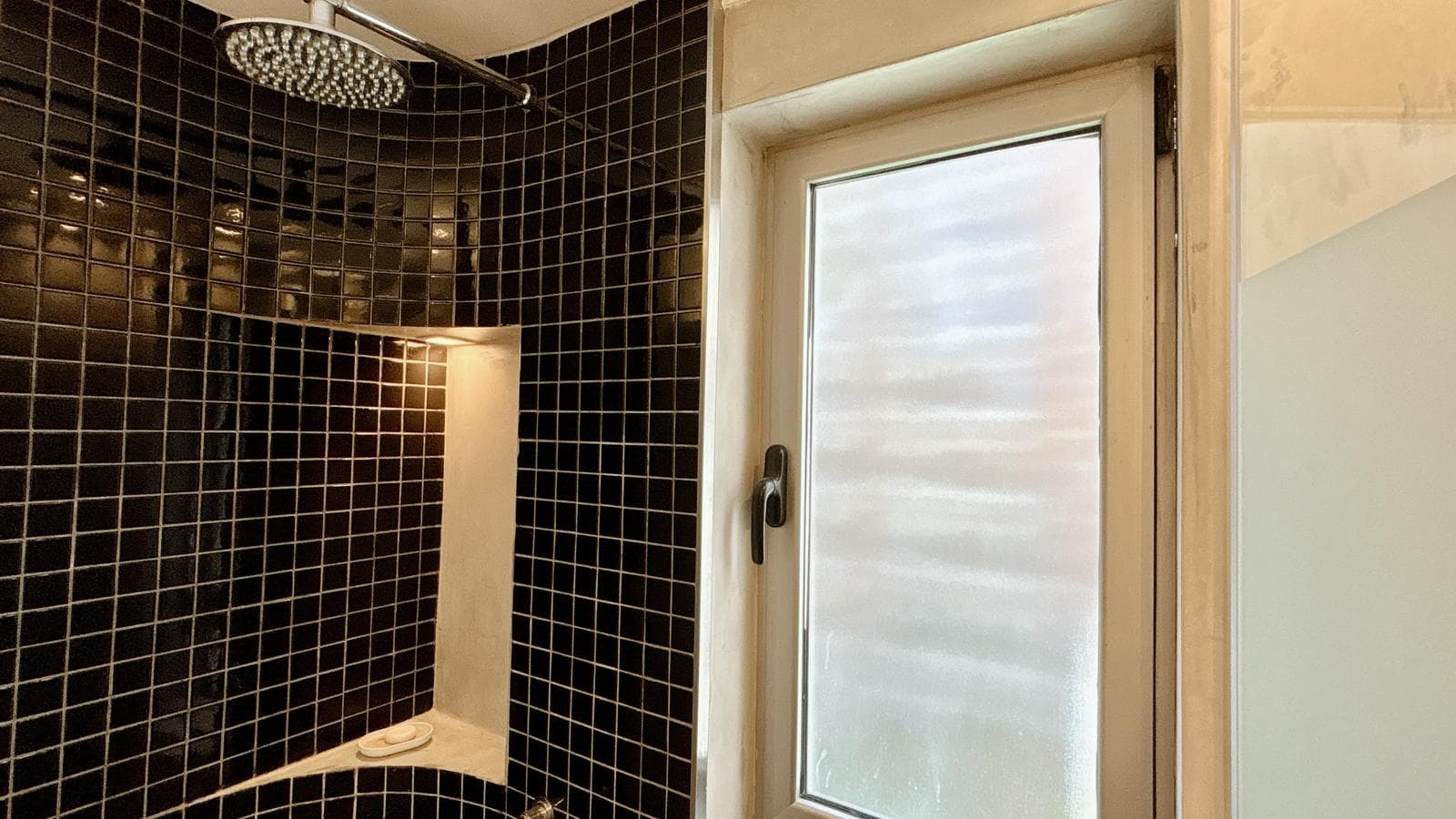 Spacious, Fully Renovated Apartment with Garage – 6 Rooms - Plaza Las Heras