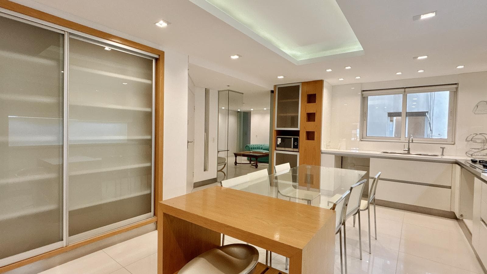 Spacious, Fully Renovated Apartment with Garage – 6 Rooms - Plaza Las Heras