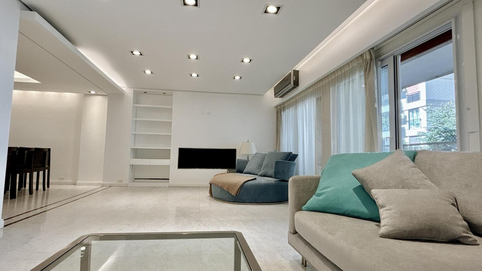 Spacious, Fully Renovated Apartment with Garage – 6 Rooms - Plaza Las Heras