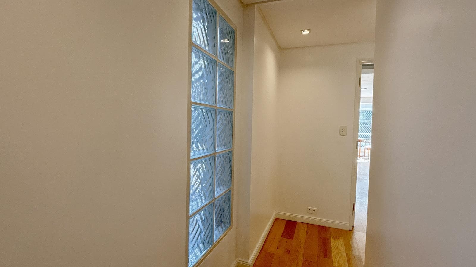 Spacious, Fully Renovated Apartment with Garage – 6 Rooms - Plaza Las Heras